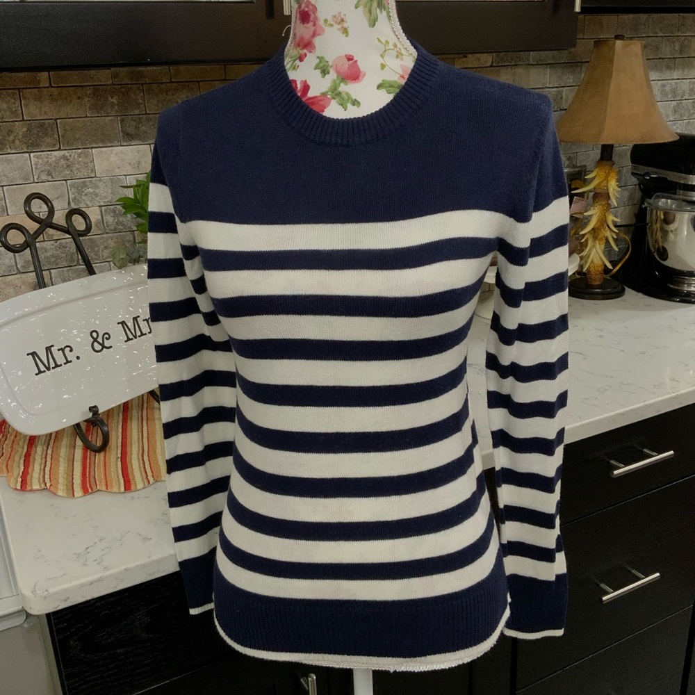 A New Day Long Sleeve Crew Neck Sweater
Navy Blue & White
Size XS
